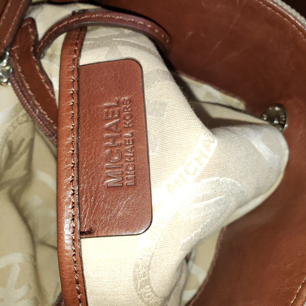 Authentic Michael Kors Handbag With Should - image 6